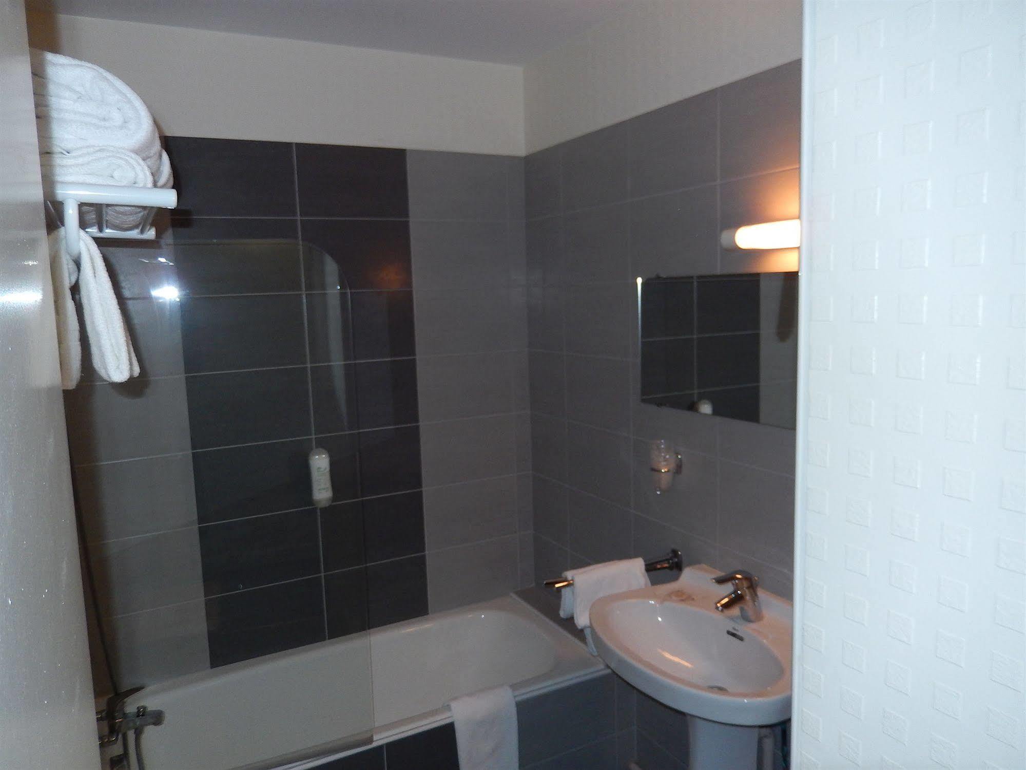 Logis Hotel Lodge La Valette Cesson-Sevigne Luaran gambar